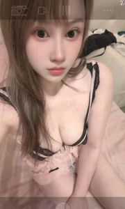 爆操大胸翘臀甜妹
