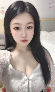 E奶巨乳玥菲