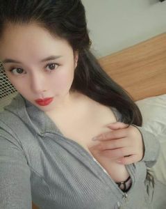 D奶巨乳御姐媚儿