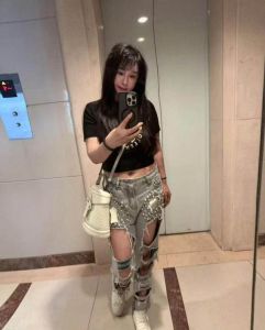 罗湖美胸依依