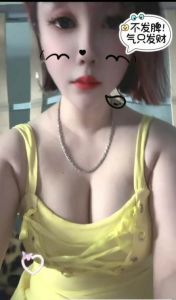瑶海爽翻白皙大奶少妇