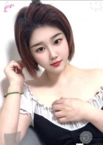 短发性感少妇