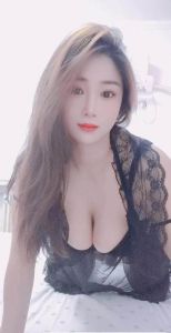 满嘴骚话的大奶少妇