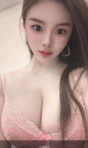 白嫩巨乳翘臀骚梦瑶