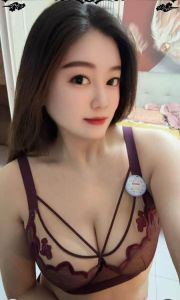 体验倒立深喉D奶妹