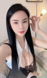 大胸美少妇