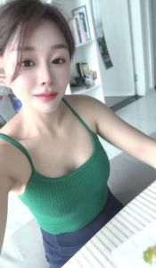 骚到骨子里的美少妇