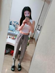 小巧玲珑少妇