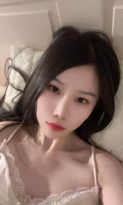皮肤白嫩颜值嫩妹