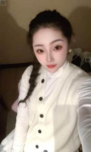 美女佳佳