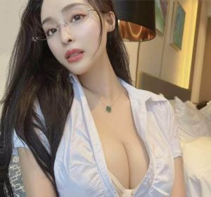 高挑风骚巨乳小米粒