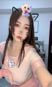 大胸长腿妖精