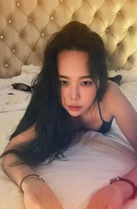 苗条性价比少妇