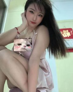 制服大胸小姐姐