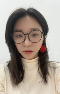 大胸眼镜骚妇