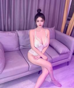肤白大胸风骚妹子欣儿