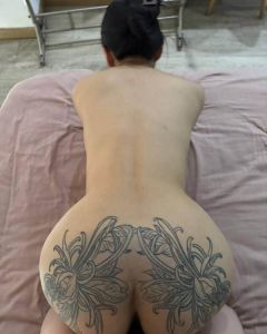 纹身巨臀反差婊