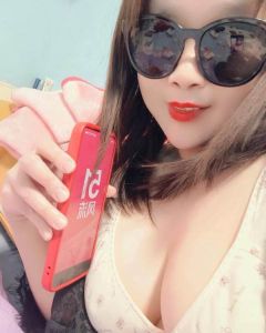 大胸性感良家姐姐