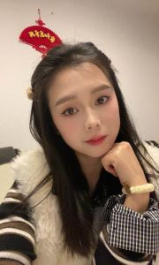 肤白清纯邻家颜值妹子