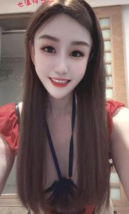 肤白长腿依依
