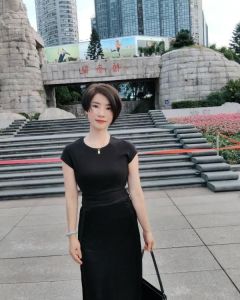 短发娜娜