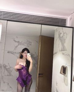 前凸后翘高挑白虎御姐