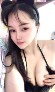 长相甜美的骚姐姐