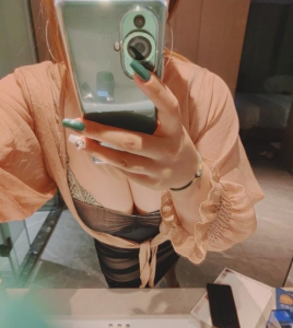 江岸大奶妞妞