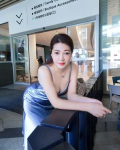 丰满翘臀小骚姐姐