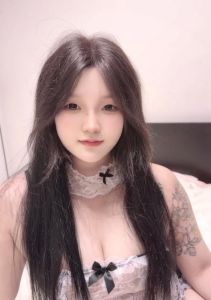 花臂少女水多多