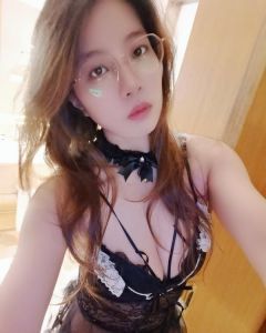 二刷反差眼镜骚鱼儿