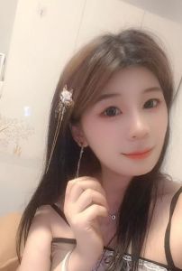 翘臀小蛮腰美女