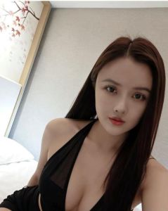 颜值女友李一桐