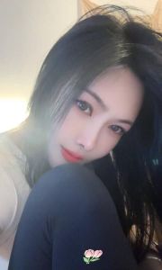 黑丝吊带大长腿会夹