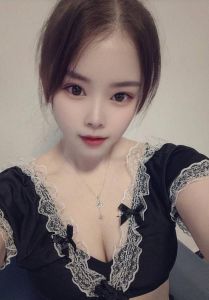 临平短发情趣女郎