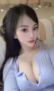 舌吻气质美胸芊芊
