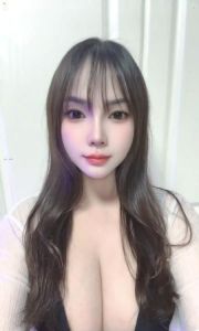 雁塔雪白大胸丽莎