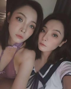 双胞胎姐妹