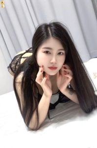 大波美臀多汁骚货