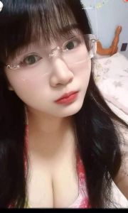 带眼镜的白嫩少妇