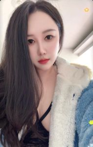 黑丝丰满小姐姐