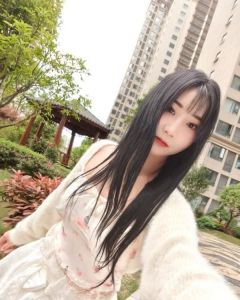 光谷大长腿芳芳