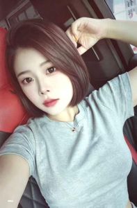 短发韵味轻少妇
