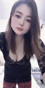 金水舌吻性感小少妇