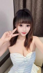 身材高挑风骚小姐姐