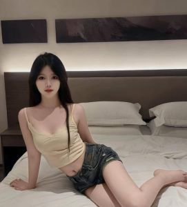 皮肤白嫩颜值小嫩妹