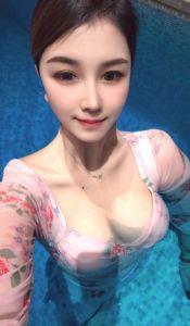 黑丝OL制服风骚妹子