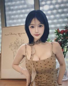 颜值大奶白虎嫩妹UU