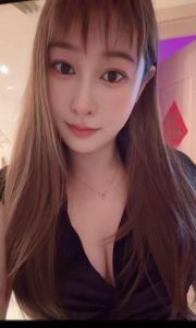 大胸小姐姐