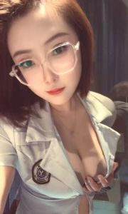 青岛戴眼镜的小骚货